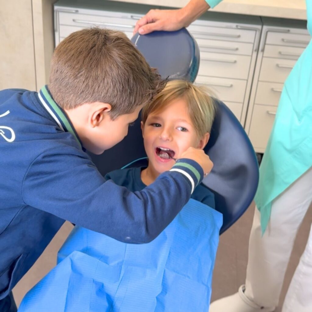 Dentista per bambini a Trezzano sul Naviglio - Quando iniziano a cadere i denti da latte
